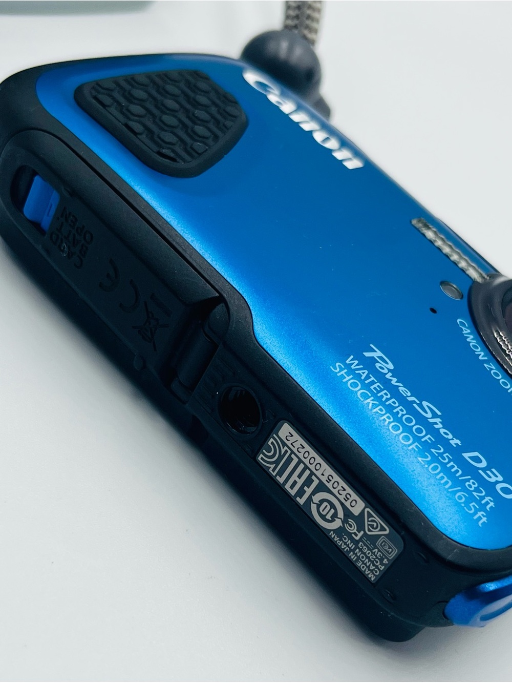Canon PowerShot D30 Rugged Digital Camera - Blue - Picture 15 of 16